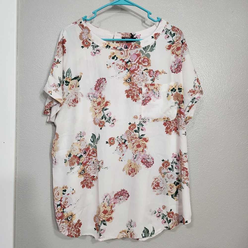 Buffalo David Bitton Women's Short Sleeve XL Blouse with Patch Pocket Floral